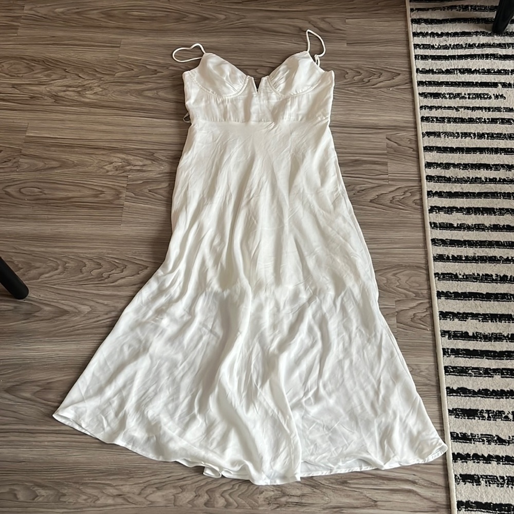 White selfie Leslie dress, new with tags, beautiful fitted bodiceand size large